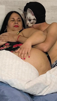 爱的继母，慢动作中的单人粉丝，在床上