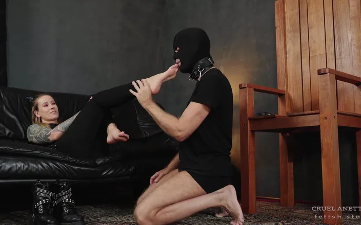 Cruel Anettes fetish world: Boots off and Lick My Soles