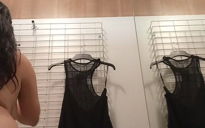 Kinky Lyrical: Algunos toques furtivos de mí mismo entre artículos de ropa