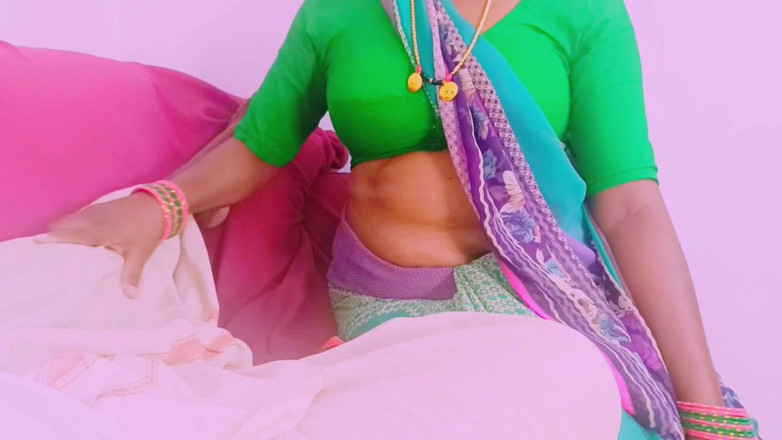 Telugu honey lips: インドのメイドと家主のハードコアなセックス