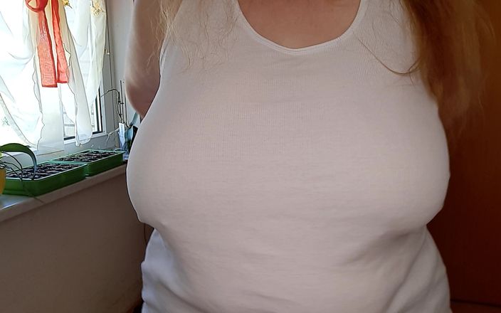 Curly dreams: I Let My Breasts Jiggle