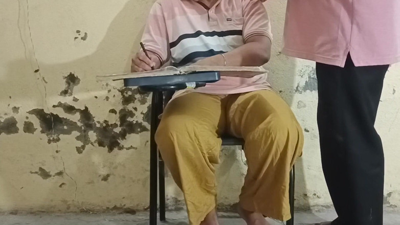 MHM: Güzel Hintli kadın genç üvey erkek kardeşiyle seks yapıyor