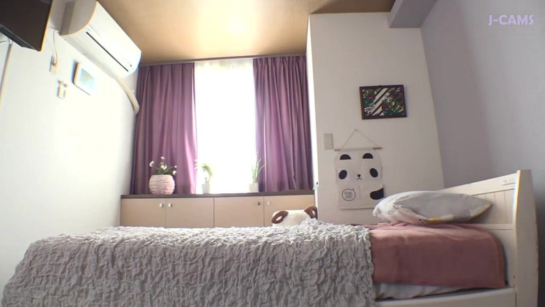 J-Cams: Neklidné odpoledne se promění v divoce, když její hračka odmítne...