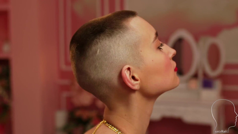 Euro Bald: Tanya