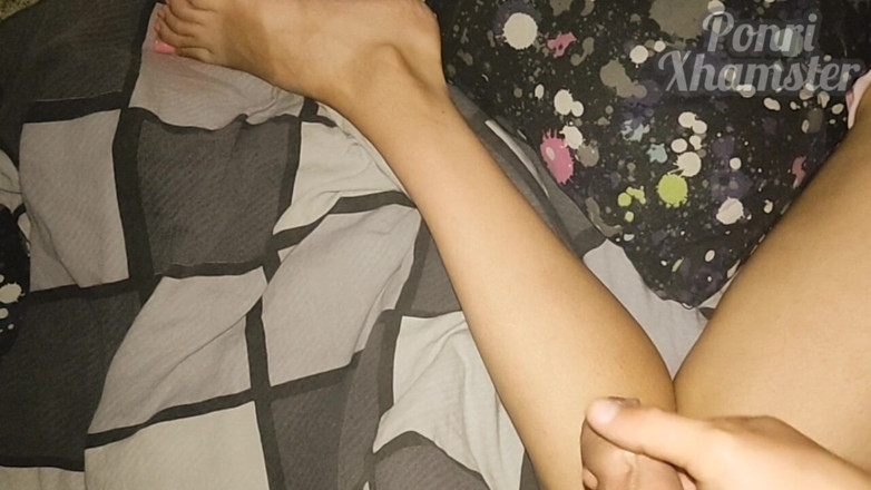 Milasha Ponri: Gran corrida! Semen en hermosas piernas Ponri