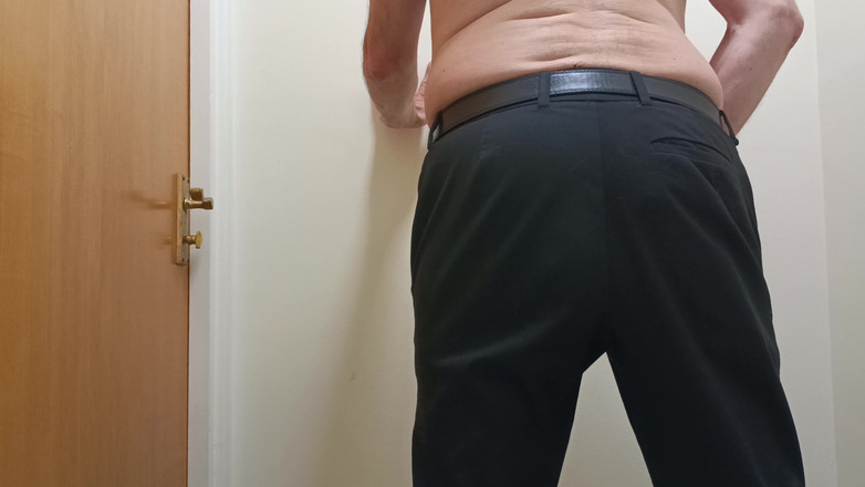 Rockardglans: 在厕所工作时手淫，未割包皮的大鸡巴特写暨 - Rockard Daddy