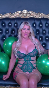 Lolly Learns She Miluje balon Popping! 4K