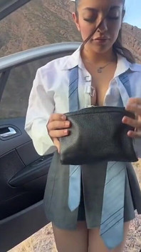 Dziewczyna z dużym biuściem prosi o Ubera i chce zapłacić seksem oraz oralnym seksem