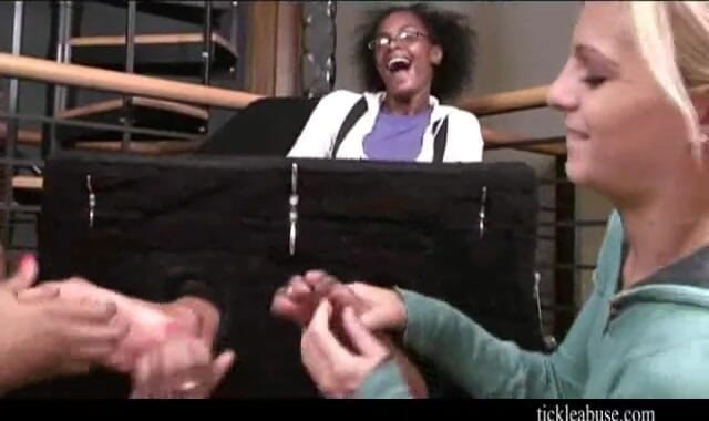 Princess Nikki's Tickling Fetish Sessions: Kiki wil meer