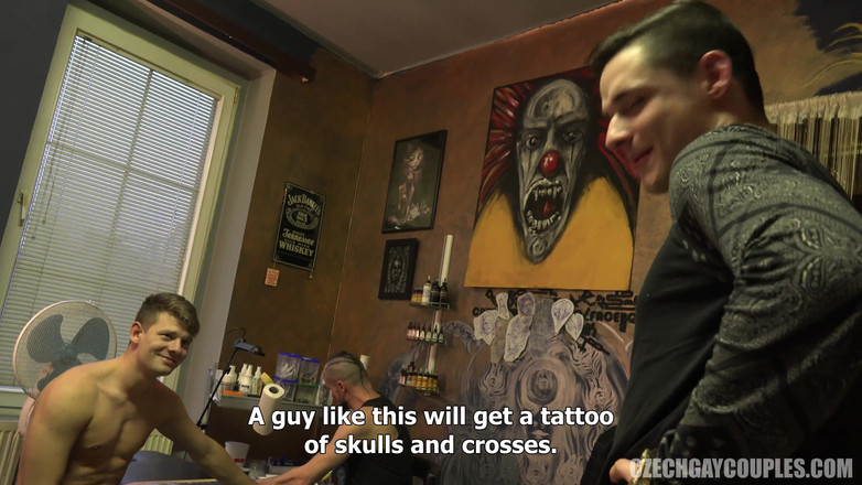 Czech Gay Couples: Tsjechische homoparen 8 gangbang tattooshop - het harige gaatje van een stoere...