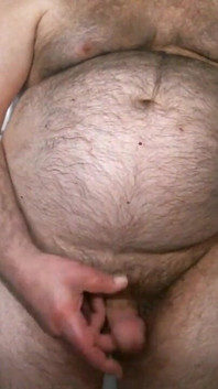 L’entraîneur Karl se caresse et caresse pendant un cam show en direct