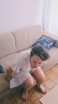 Elle a Pas De Culotte. Et Oui J'aime Me Balader Sans Culotte Le Vent Frais Qui Rafraichit Ma Chatte Humide