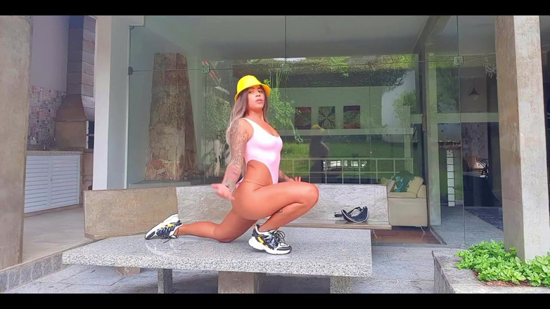 Srta XXX: स्ट्रेचिंग क्लास
