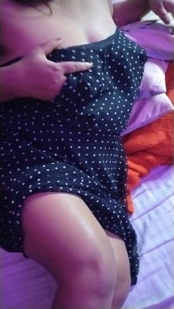 HotGirl21: Hot desi girl show here body with black cloth.