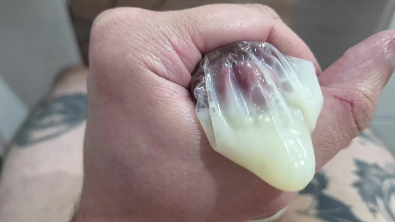 Lkdick8: Wieder im Kondom abspritzen