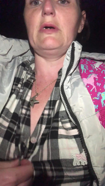 MistressWriggler: Dapatkan tetek saya untuk mencuba dan menyejukkan semasa berjalan pada...