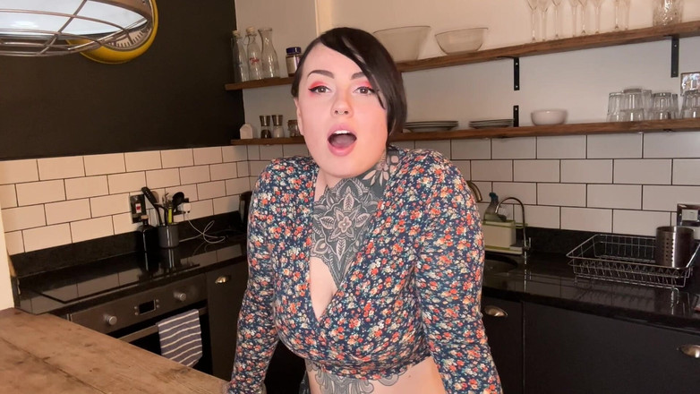 Miss Valentina: Cikgu Mengugut-Fantasi