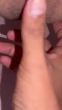 我妻子为了还债和朋友疯狂做爱，那个荡妇正享受还我债务