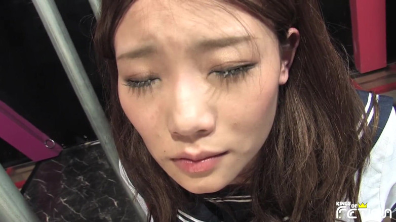 Pure Japanese adult video ( JAV): Japans universiteitsmeisje spuit en krijgt haar neukgaten vernield in hete...