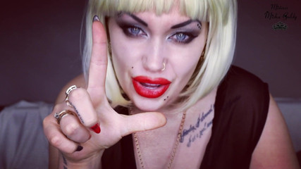 Goddess Misha Goldy: เธอโง่เง่าจริงๆ! กราบไหว้นิ้วกลางและท่าทางคนแพ้ JOI