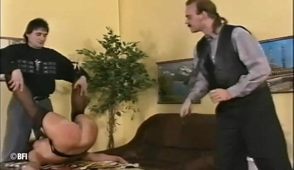 House of lords and mistresses in the spanking zone: do gulaamon ko kore maare jaate hain aur dandit kiya...