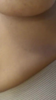 垂れ下がった大きなおっぱいで甘い