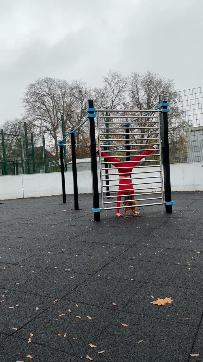 EMY_AND_JONH: Cel mai bun moment al prietenei noastre Camila atingându-și vaginul...