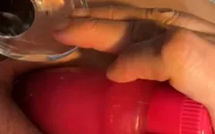 Strak spelen met haar speeltjes
