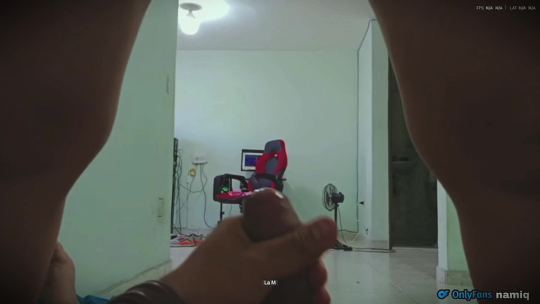 NamiQsein: Con chó cái cưỡi trên con cặc của anh trai...