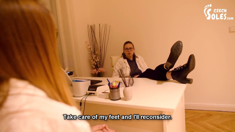 Czech Soles - foot fetish content: 彼女の秘書の足マッサージボス