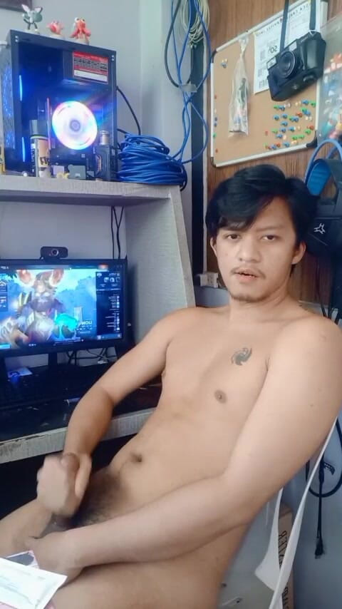 Rent A Gay Productions: Gorący chłopak Pinoy smakuje sam