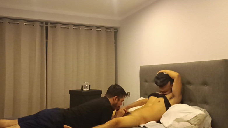 Bare skin man: За кулисами, камера в шкафу