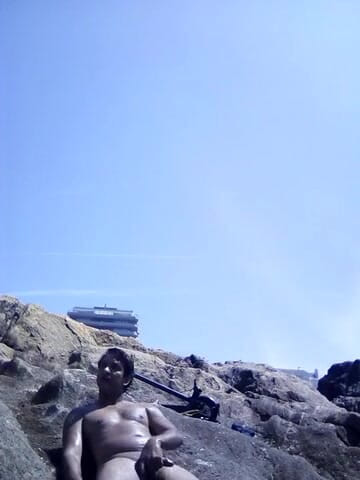Boy top Amador: Very horny on the nudist beach