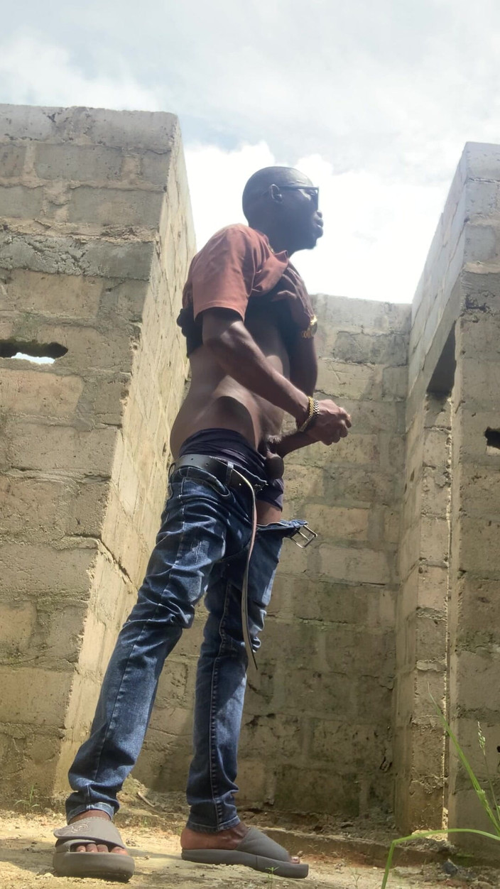 Dickass3x: Rápido em um edifício incompletível sob o sol