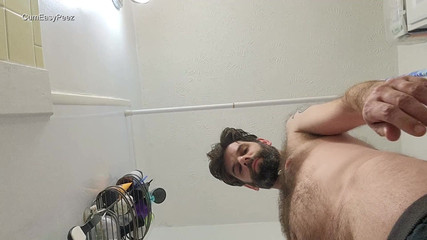 Solo Andy: 撒尿和射精的极端特写