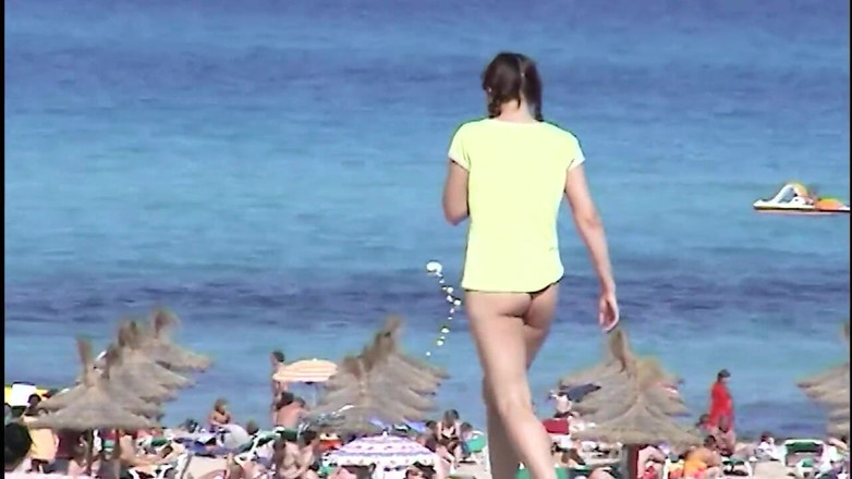 Beachbitches: Urmăritoare perversă pe plajă