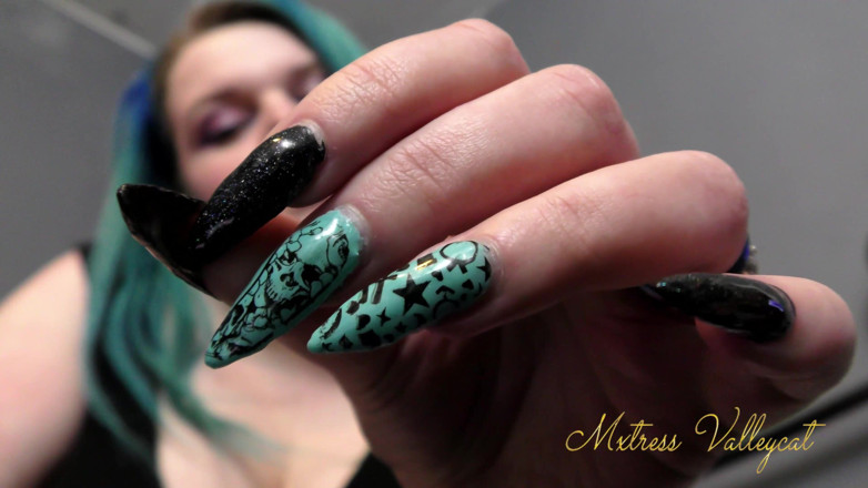 Mxtress Valleycat: Mesmerised by my long nails