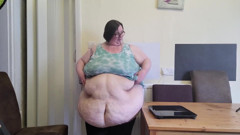 SSBBWLadyBrads: La pancia va di lato