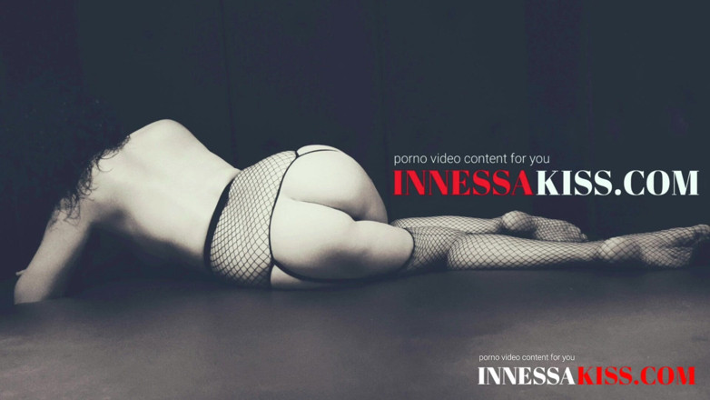 InnessaKiss: Innessa Kiss masturbiert muschi und wichst schwanz zum orgasmus - teil...