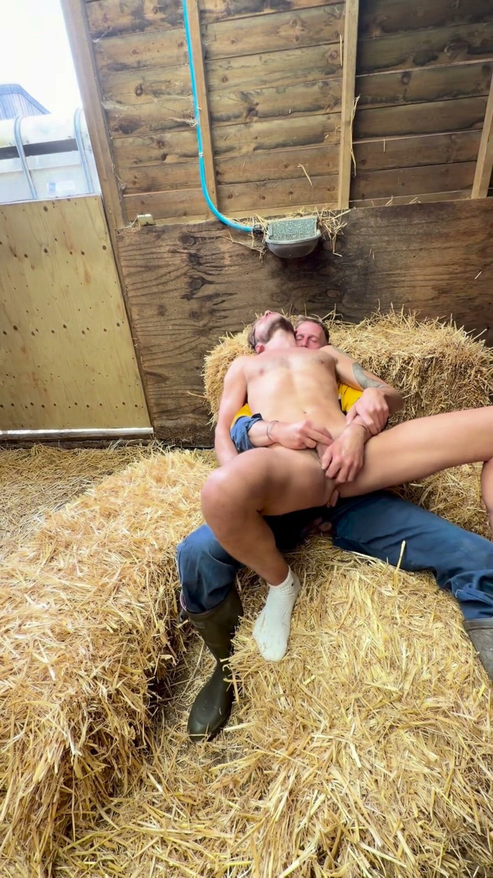 topless_psychic_vip: Topless Psychic Gets Fucked Harder Then He Predicted by Farmer...