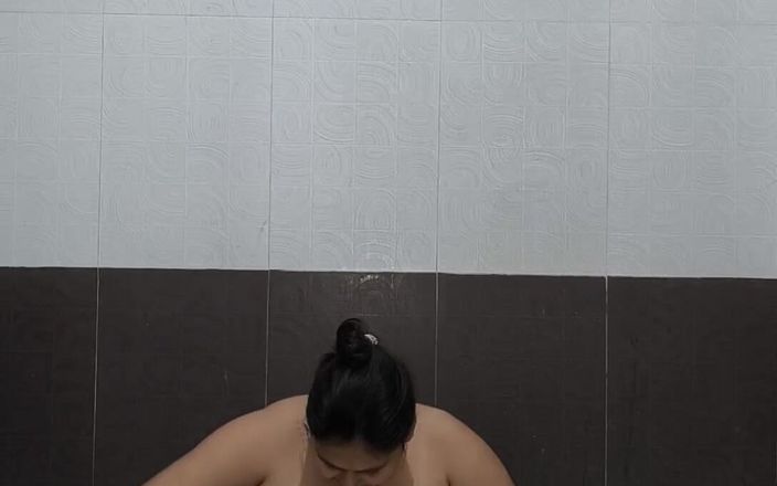 Pujaprem Love: Adegan jilat memek di kamar mandi