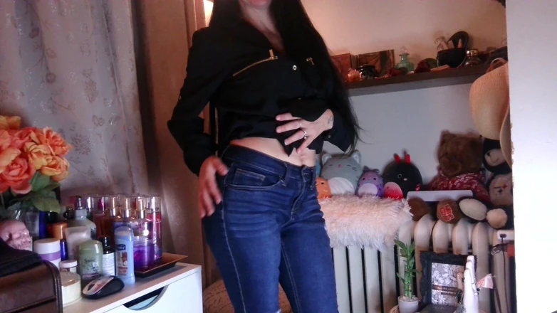 Raven Willow: My Ass Looks Good in Jeans