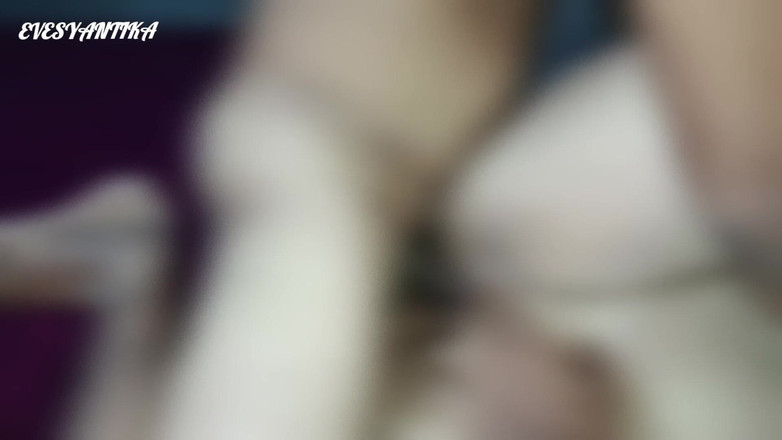 Pasutri indo: Секс в тройничке с Индонезией. Человек, у которого давка