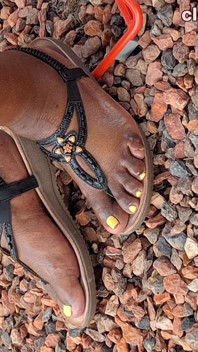 Thick Ebony Thighs N BBW Mature Feet with Plump Juicy Yellow Toes