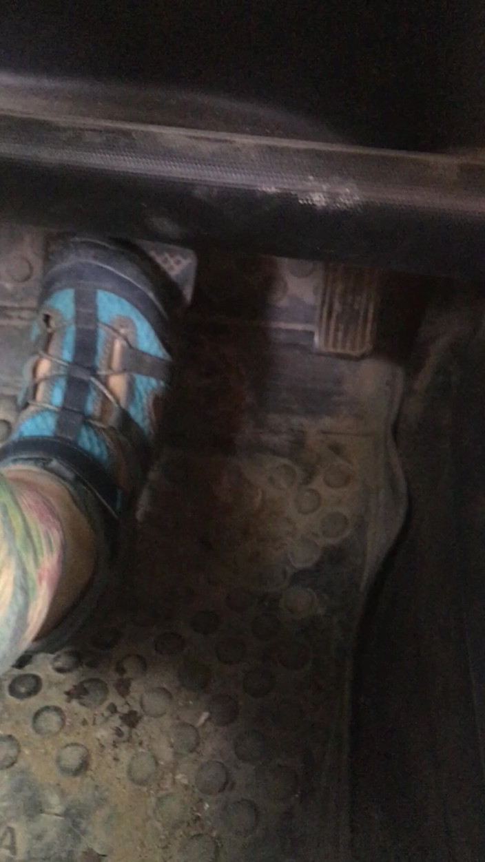 Risky Hairy Couple: Saya Tekan pedal Gas dan Brek dalam Kereta