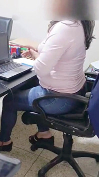 Work Sinners, eine freche kollegin vermisst den Stirlingschwanz ihrer Partnerin und er erinnert sie schnell, wie es sich anfühlt.