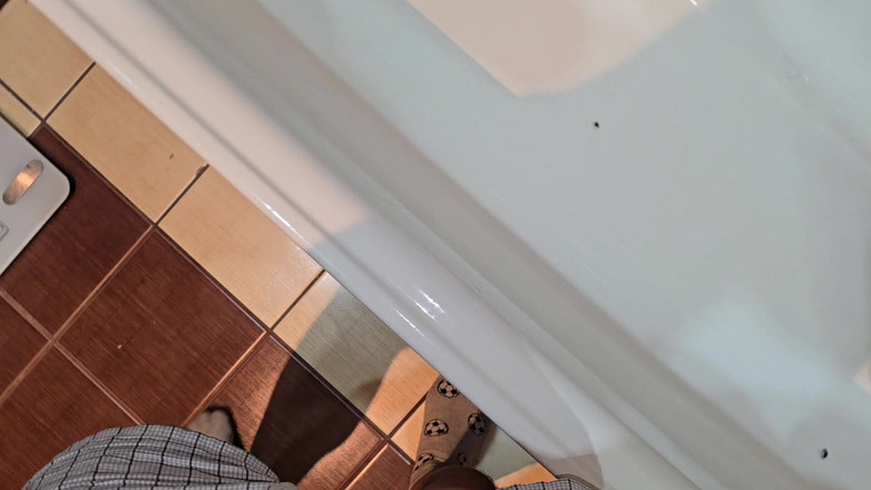 Fap_man93: Peluda Pau Fazendo Xixi Na Banheira