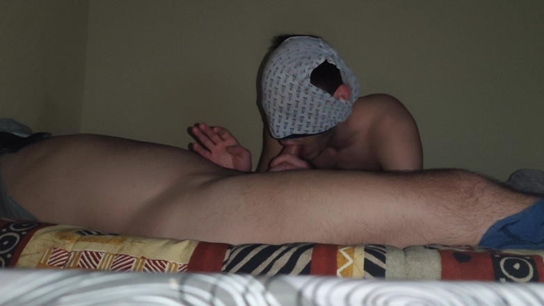 MartyBrady: O tipă sexy suge o pulă și este futută fără prezervativ în...