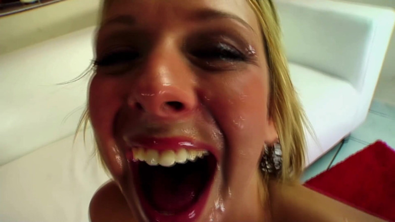 FapFlare: Blond milf Brianna Beach spocona, wypchana i wytryska na twarz...