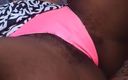 Super sexy ebony cuties: Reiben meiner haarigen muschi, thres my knickers, erstaunliche stöhnende orgasmen